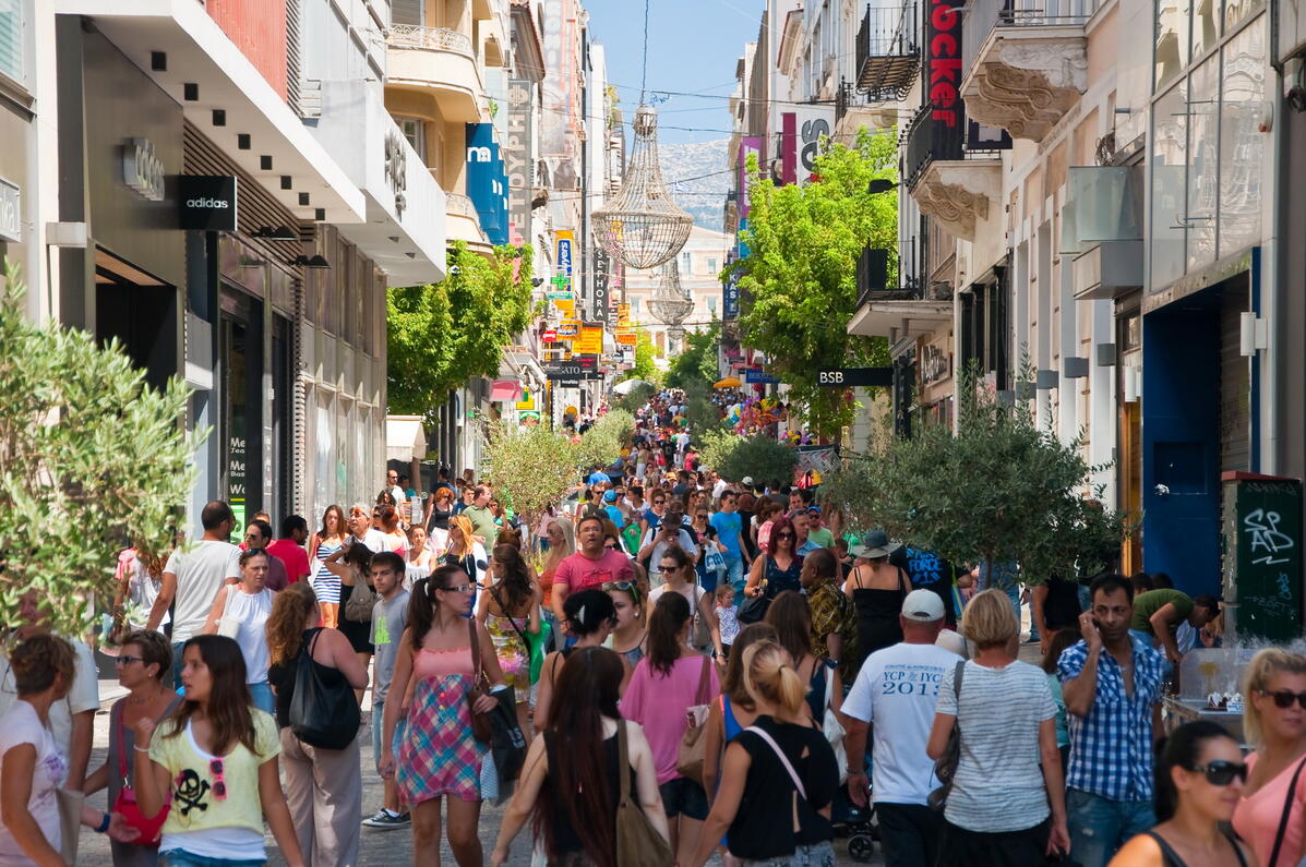 Βόλτα και αγορές στην οδό Ερμού