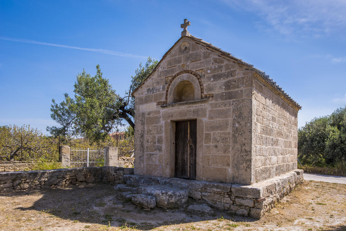 Ι. Ν. Αγίων Θεοδώρων (Όμορφη Εκκλησία)